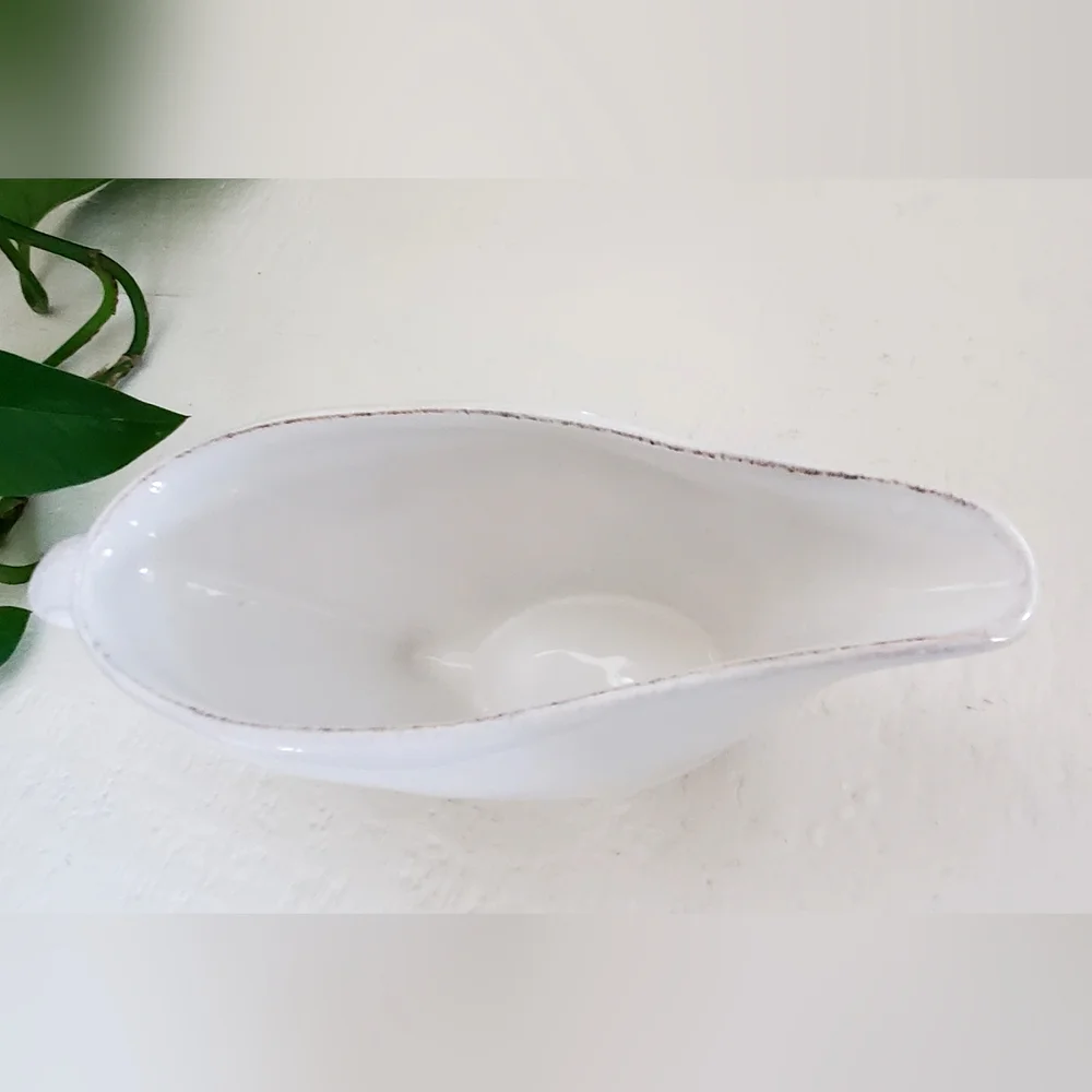 Crate&Barrel Marin White Gravy Sauce Boat, Burgundy Shaded Edges, Ceramic, EUC
